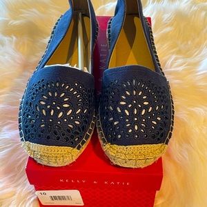 KATIE AND KELLY - Size 10 - NEW